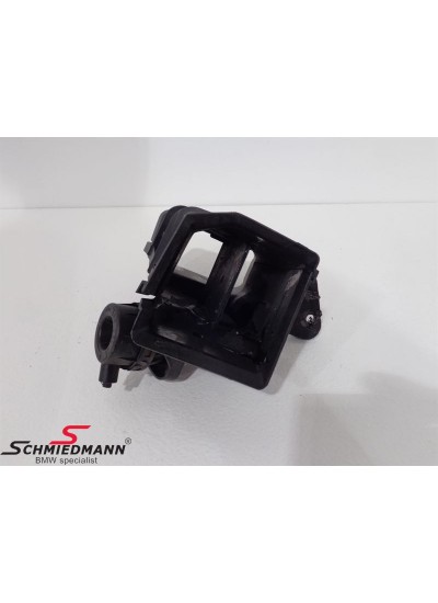 E60 LCİ HAVALANDIRMA BAKALİTİ SAĞ