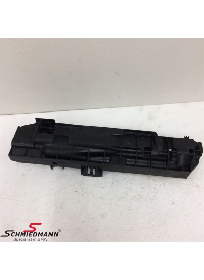 E87 E90 X1 RADYATÖR YAN BRAKETİ SAĞ