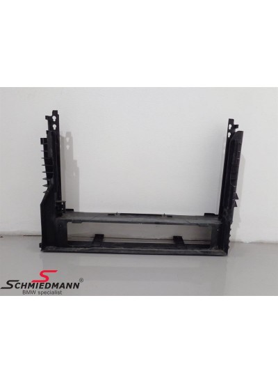 E60 RADYATÖR TAŞIYICI BAKALİTİ E60 RADYATÖR TAŞIYICI BAKALİTİ