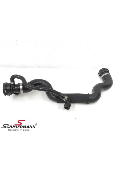 E90 N47N RADYATÖR ÜST HORTUMU E90 N47N RADYATÖR ÜST HORTUMU